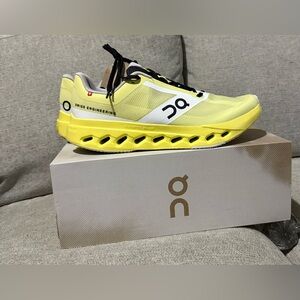 On cloudsurfer next  Z5 Running Men's Athletic Shoes in Yellow and White